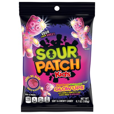 Twice as Sweet Sour Patch Kids Glow Ups 88g (Canada) features neon accents and edible confetti that glows under blacklight, all in eye-catching black, pink, and purple packaging. This Canada-exclusive treat stands out at any party.