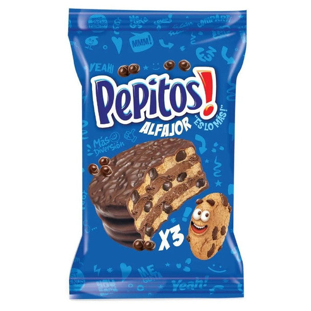 Blue package of Pepitos Chips Ahoy! Alfajor 57g (Argentina) by Twice as Sweet, showing three chocolate-covered cookie sandwiches with chips, a smiling cookie mascot, playful graphics, and text “Pepitos!” and “X3.” Great for chocolate mousse cookie fans!.